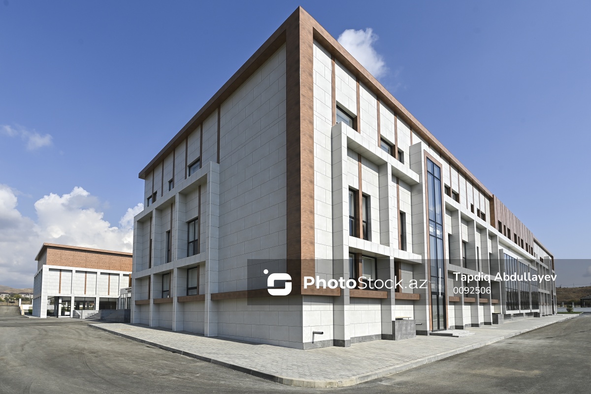 Cəbrayıl şəhərində yerləşən Mehdi Mehdizadə adına tam orta məktəb