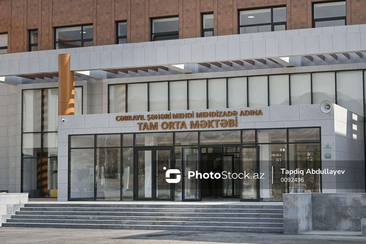 Cəbrayıl şəhərində yerləşən Mehdi Mehdizadə adına tam orta məktəb