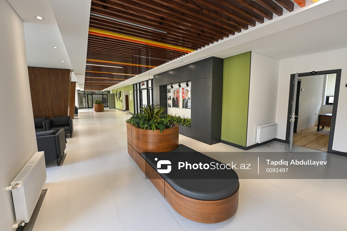 Cəbrayıl şəhərində yerləşən Mehdi Mehdizadə adına tam orta məktəb