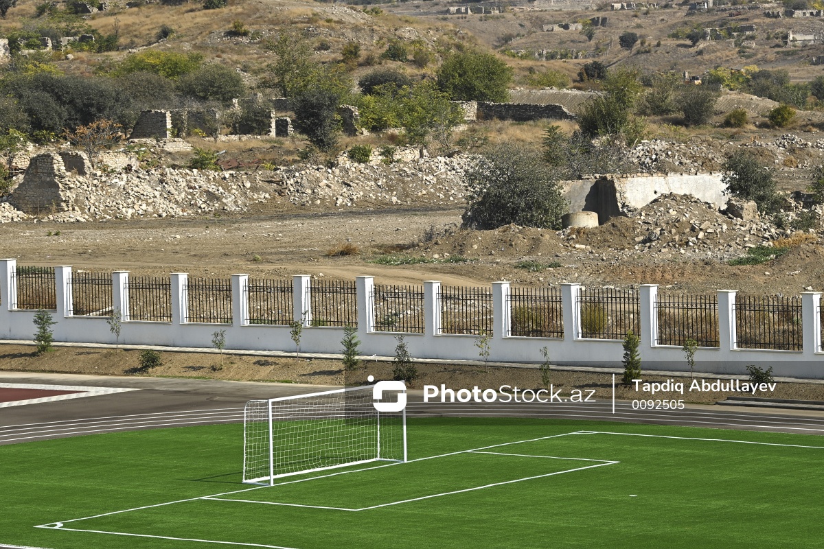 Cəbrayıl şəhərində yerləşən Mehdi Mehdizadə adına tam orta məktəb