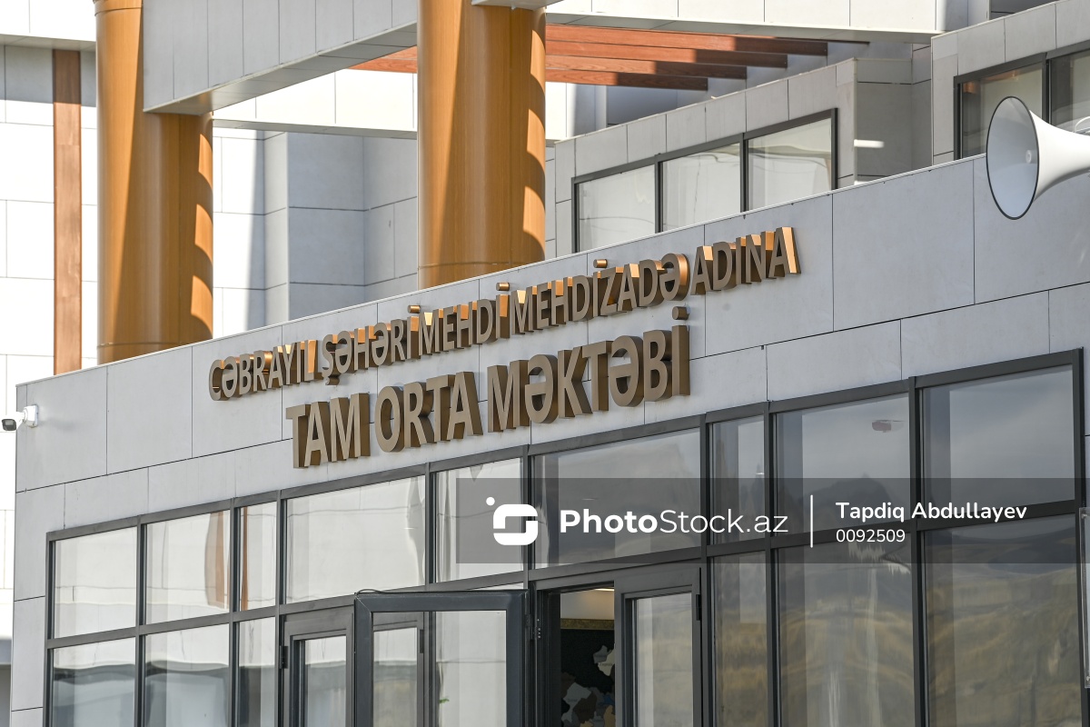 Cəbrayıl şəhərində yerləşən Mehdi Mehdizadə adına tam orta məktəb