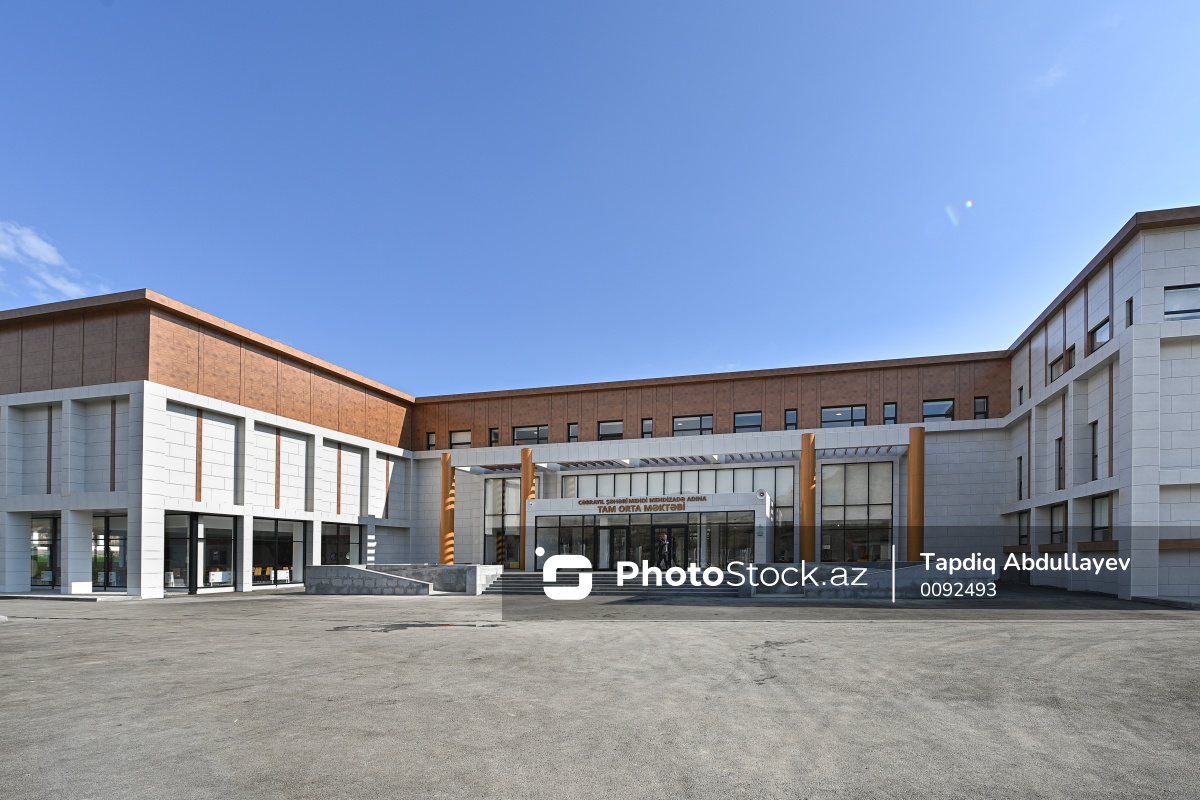 Cəbrayıl şəhərində yerləşən Mehdi Mehdizadə adına tam orta məktəb