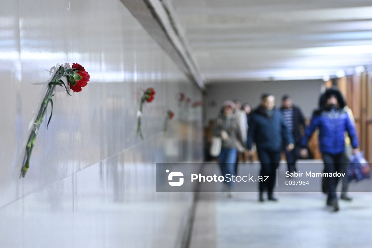 Metronun "20 Yanvar" stansiyasında qətliam qurbanlarının xatirəsi anıldı