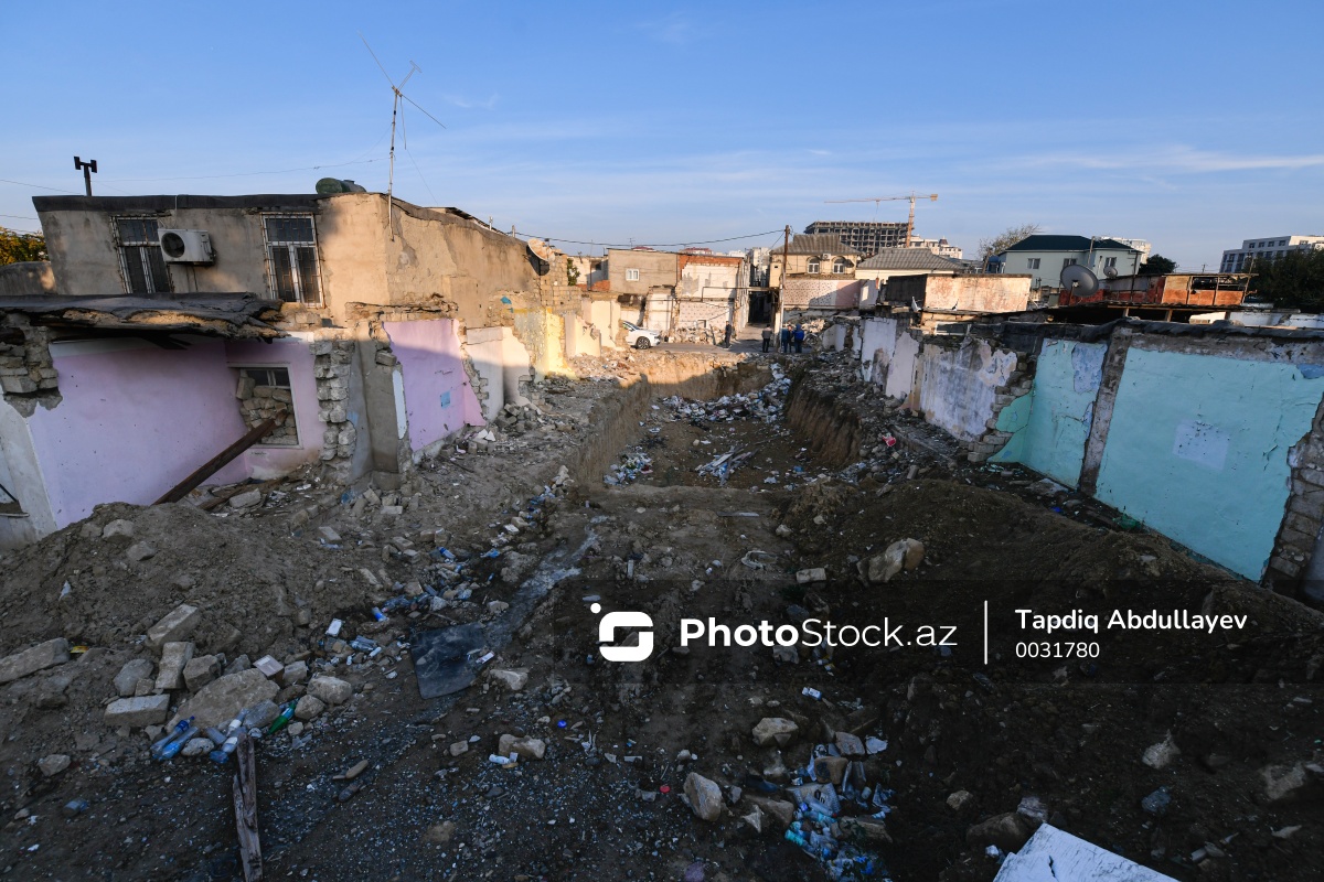 Bakının Nəsimi rayonunda, “Papanin” kimi tanınan ərazidə həyət evləri sökülür