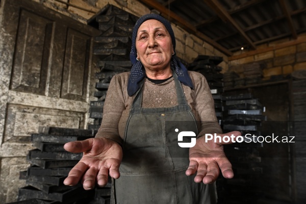 15 ildir tamet daşları hazırlayan Bülbül Babayeva