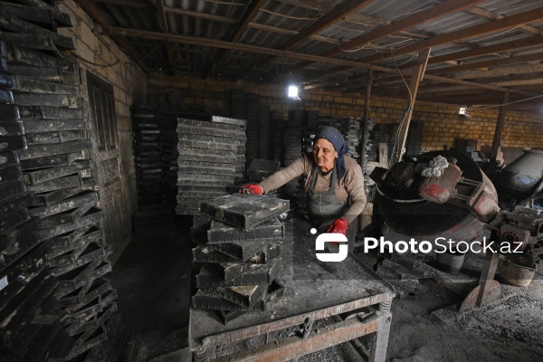 15 ildir tamet daşları hazırlayan Bülbül Babayeva