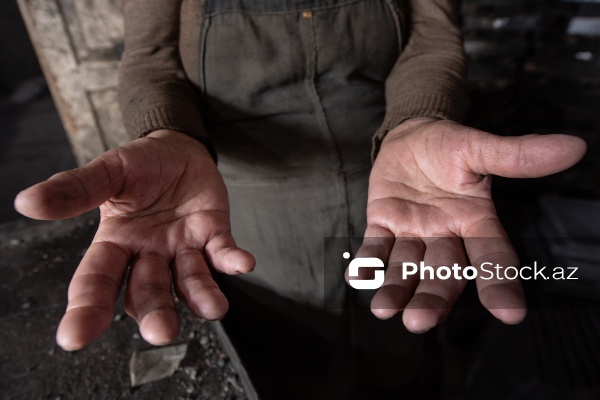 15 ildir tamet daşları hazırlayan Bülbül Babayeva