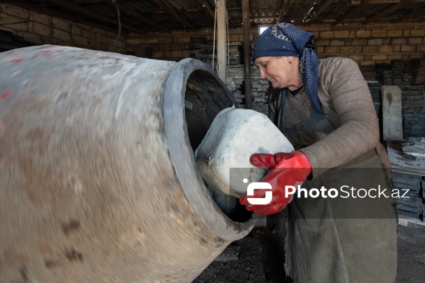 15 ildir tamet daşları hazırlayan Bülbül Babayeva