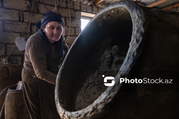 15 ildir tamet daşları hazırlayan Bülbül Babayeva