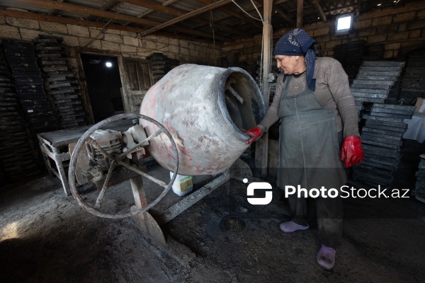 15 ildir tamet daşları hazırlayan Bülbül Babayeva