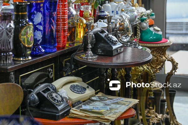 180-ə yaxın ölkədən qədim əşyaların toplandığı əntiq mağaza