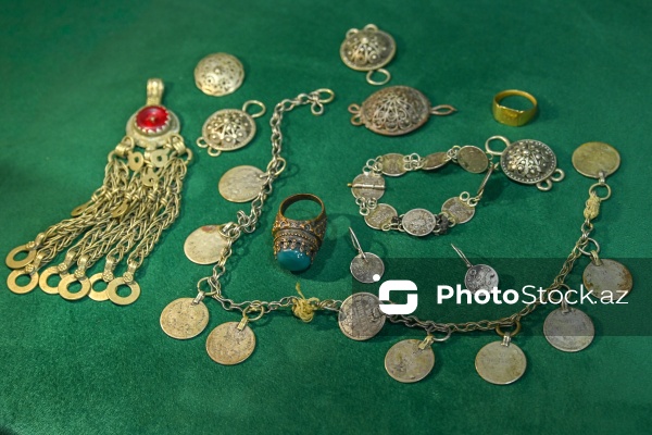 180-ə yaxın ölkədən qədim əşyaların toplandığı əntiq mağaza