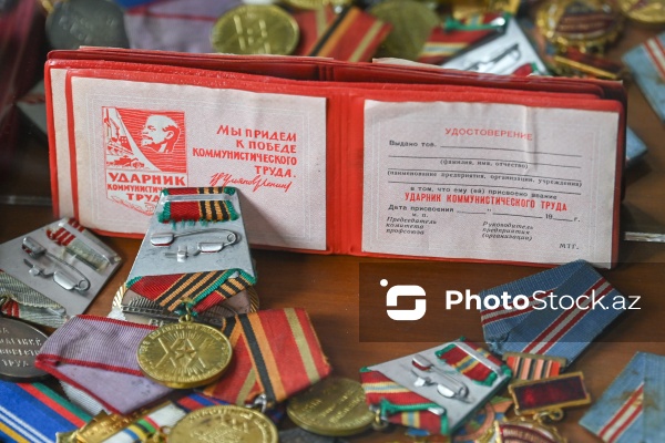 180-ə yaxın ölkədən qədim əşyaların toplandığı əntiq mağaza