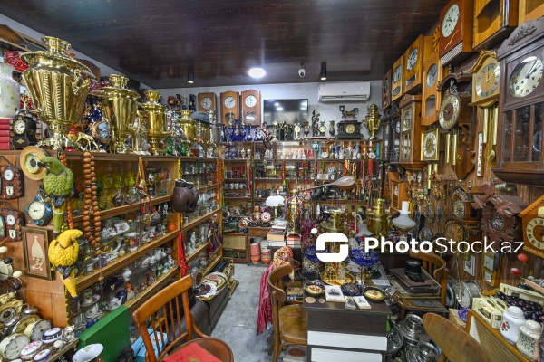 180-ə yaxın ölkədən qədim əşyaların toplandığı əntiq mağaza