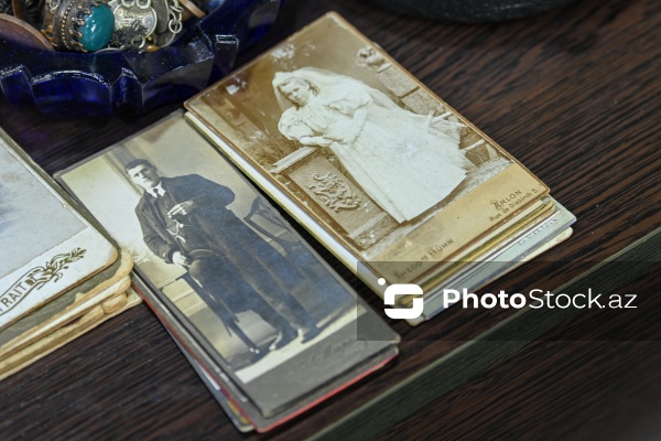 180-ə yaxın ölkədən qədim əşyaların toplandığı əntiq mağaza