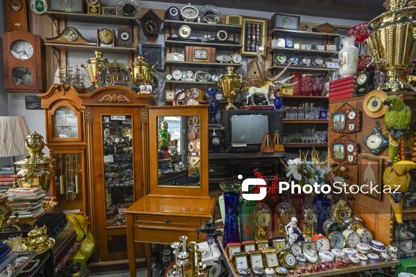 180-ə yaxın ölkədən qədim əşyaların toplandığı əntiq mağaza