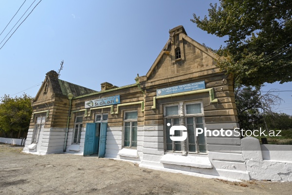 1897-1905-ci illərdə inşa olunan Giləzi dəmir yolu stansiyası