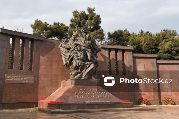 20 Yanvar şəhidlərinin xatirəsi metronun "20 Yanvar" stansiyasında yad edilir