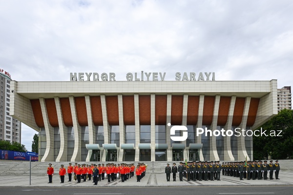 26 İyun - Silahlı Qüvvələr Günü ilə əlaqədar hərbi qulluqçuların Heydər Əliyev Sarayı istiqamətindən yürüşü