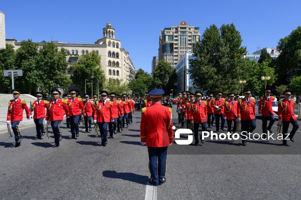 26 İyun - Silahlı Qüvvələr Günü münasibətilə Bakıda keçirilən hərbi yürüş