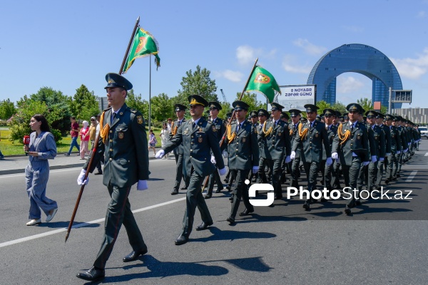 26 İyun - Silahlı Qüvvələr Günü münasibətilə Bakıda keçirilən hərbi yürüş
