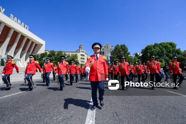 26 İyun - Silahlı Qüvvələr Günü münasibətilə Bakıda keçirilən hərbi yürüş
