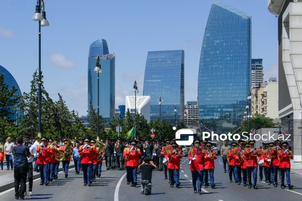 26 İyun - Silahlı Qüvvələr Günü münasibətilə Bakıda keçirilən hərbi yürüş