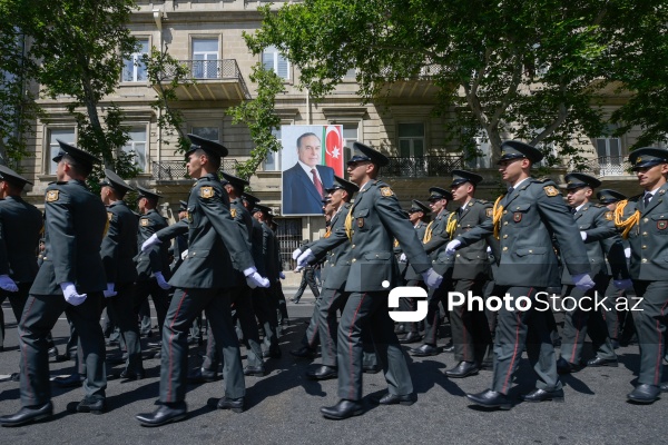 26 İyun - Silahlı Qüvvələr Günü münasibətilə Bakıda keçirilən hərbi yürüş