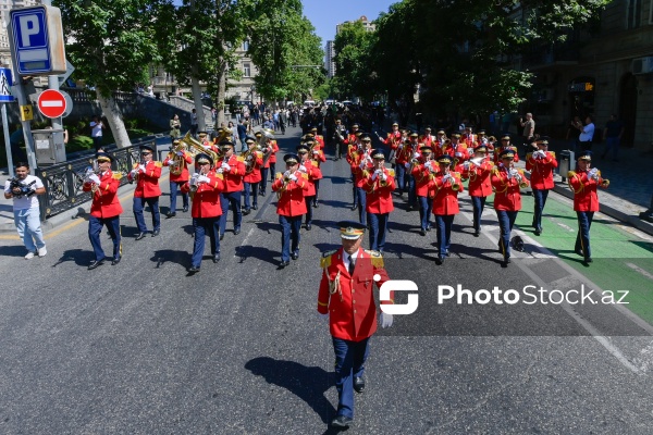 26 İyun - Silahlı Qüvvələr Günü münasibətilə Bakıda keçirilən hərbi yürüş