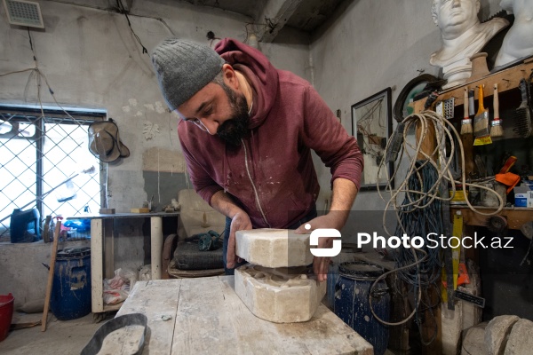 27 ildir daşları sənətə çevirən heykəltaraş Orxan Nəbizadə