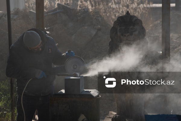 27 ildir daşları sənətə çevirən heykəltaraş Orxan Nəbizadə