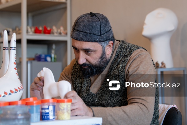 27 ildir daşları sənətə çevirən heykəltaraş Orxan Nəbizadə