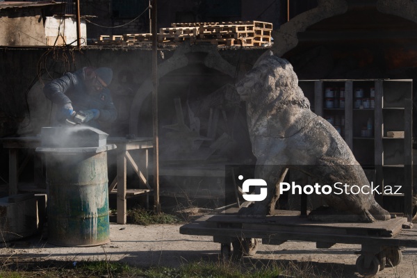 27 ildir daşları sənətə çevirən heykəltaraş Orxan Nəbizadə