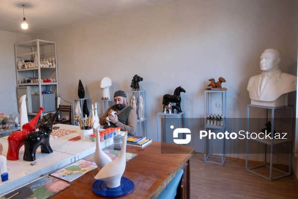 27 ildir daşları sənətə çevirən heykəltaraş Orxan Nəbizadə