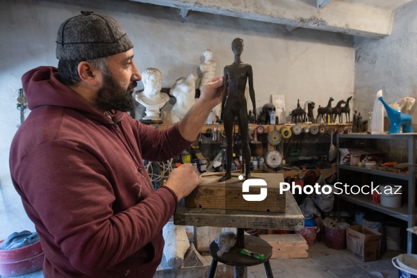 27 ildir daşları sənətə çevirən heykəltaraş Orxan Nəbizadə