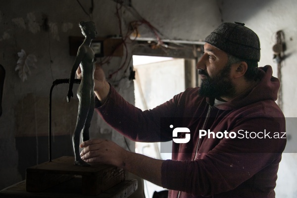 27 ildir daşları sənətə çevirən heykəltaraş Orxan Nəbizadə