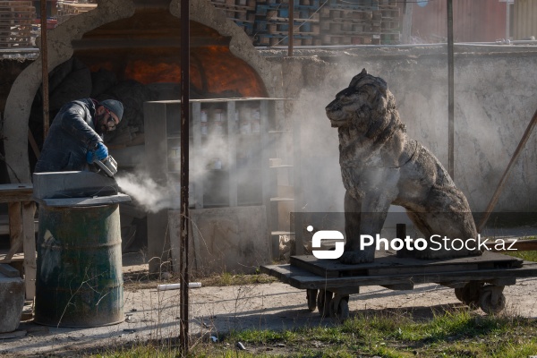 27 ildir daşları sənətə çevirən heykəltaraş Orxan Nəbizadə