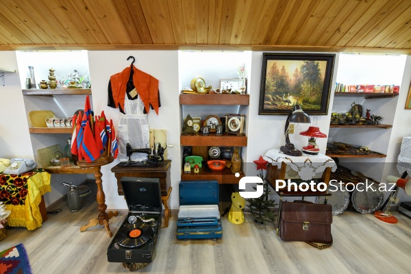 Nadir əşyalarla zəngin 35 illik şəxsi kolleksiya