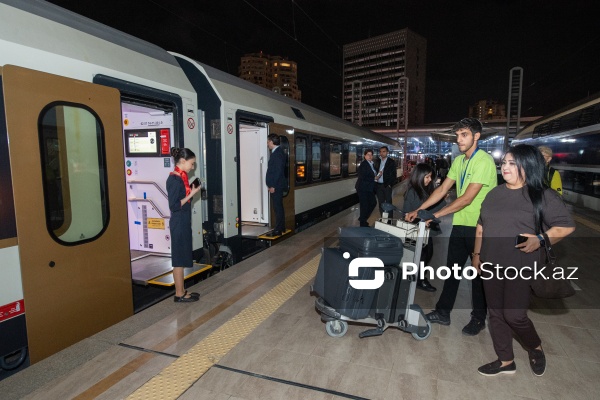 Altı illik fasilədən sonra Bakıdan Tbilisiyə yola düşən ilk sərnişin qatarı