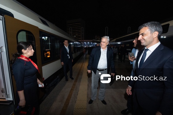 Altı illik fasilədən sonra Bakıdan Tbilisiyə yola düşən ilk sərnişin qatarı