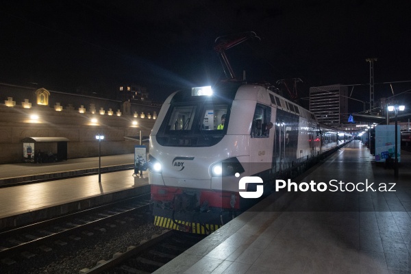 Altı illik fasilədən sonra Bakıdan Tbilisiyə yola düşən ilk sərnişin qatarı