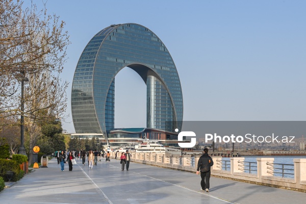 Xəzərin sahilində bir əsrlik istirahət məkanı - Bakı Bulvarı