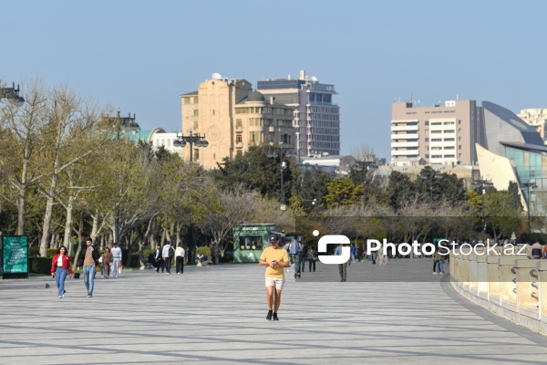 Xəzərin sahilində bir əsrlik istirahət məkanı - Bakı Bulvarı