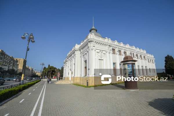 Xəzərin sahilində bir əsrlik istirahət məkanı - Bakı Bulvarı
