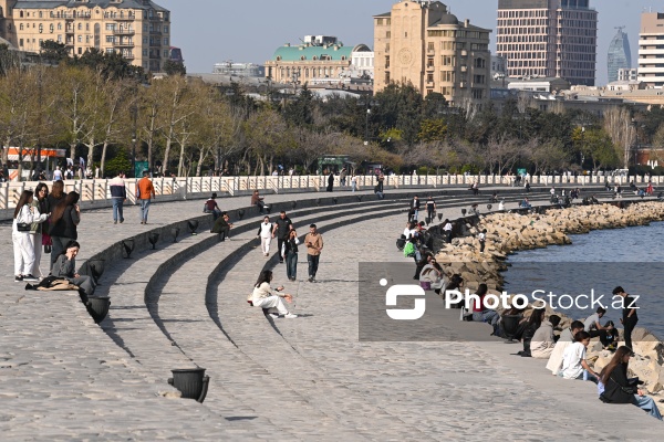 Xəzərin sahilində bir əsrlik istirahət məkanı - Bakı Bulvarı