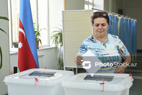 7 saylı Səbail seçki dairəsinin 2 saylı seçki məntəqəsində səsvermə prosesi