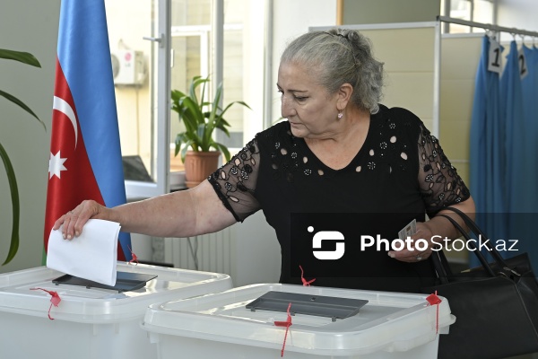 7 saylı Səbail seçki dairəsinin 2 saylı seçki məntəqəsində səsvermə prosesi