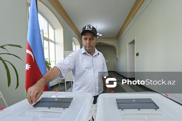 7 saylı Səbail seçki dairəsinin 2 saylı seçki məntəqəsində səsvermə prosesi