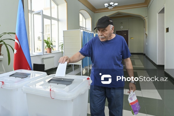 7 saylı Səbail seçki dairəsinin 2 saylı seçki məntəqəsində səsvermə prosesi