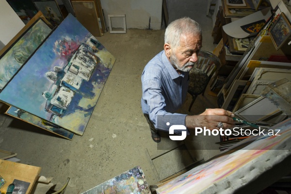 83 yaşlı Əməkdar rəssam Rafayel Muradov
